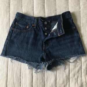 levi shorts!